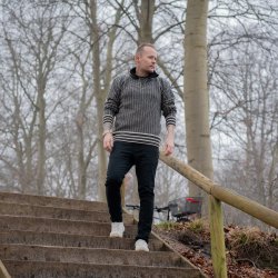 Striktrje i originalt frsk mnster af 100% ren uld, til mnd