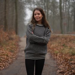 Klassisk strik i 100% ren uld med traditionelt mnster til kvinder