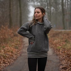 Klassisk strik i 100% ren uld med traditionelt mnster til kvinder