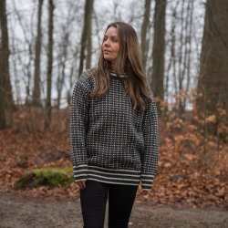 Klassisk strik i 100% ren uld med traditionelt mnster til kvinder