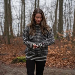 Klassisk strik i 100% ren uld med traditionelt mnster til kvinder