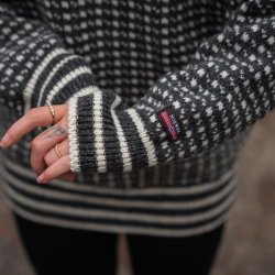 Klassisk strik i 100% ren uld med traditionelt mnster til kvinder