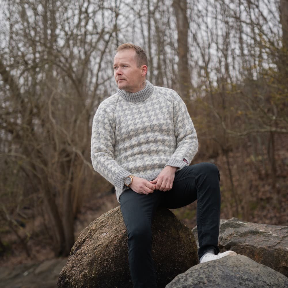 Flot uld sweater strikket i 3GG twistgarn to mnd