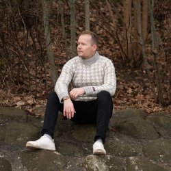 Flot uld sweater strikket i 3GG twistgarn to mnd