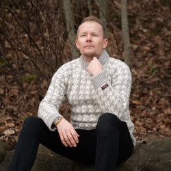 Flot uld sweater strikket i 3GG twistgarn to mnd