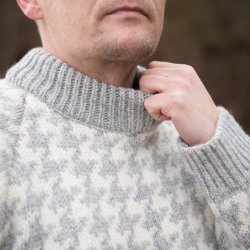 Flot uld sweater strikket i 3GG twistgarn to mnd