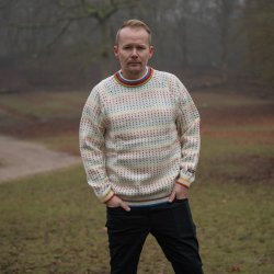 Kamgarns sweater med multifarvet mnster til mnd