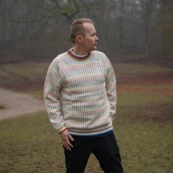 Kamgarns sweater med multifarvet mnster til mnd