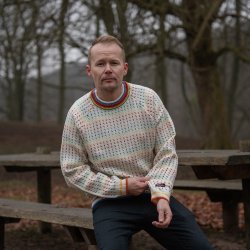 Kamgarns sweater med multifarvet mnster til mnd