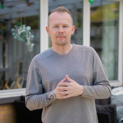 Langrmet t-shirt i 100% ekstra fin og bld merinould