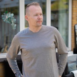 Langrmet t-shirt i 100% ekstra fin og bld merinould