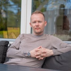 Langrmet t-shirt i 100% ekstra fin og bld merinould