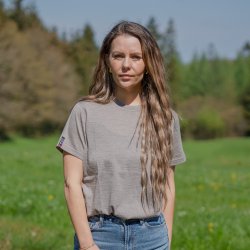 Flot t-shirt i 100% fin kologisk merinould til kvinder