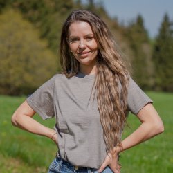 Flot t-shirt i 100% fin kologisk merinould til kvinder