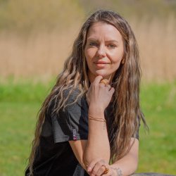 T-shirt med korte rmer til kvinder i 100% merinould, sort melange