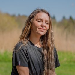 T-shirt med korte rmer til kvinder i 100% merinould, sort melange