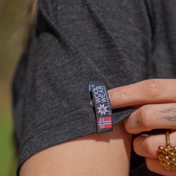 T-shirt med korte rmer til kvinder i 100% merinould, sort melange