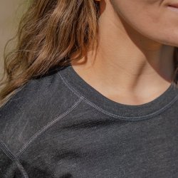 T-shirt med langermer til kvinder, i 100% ekstra fin kologisk merinould