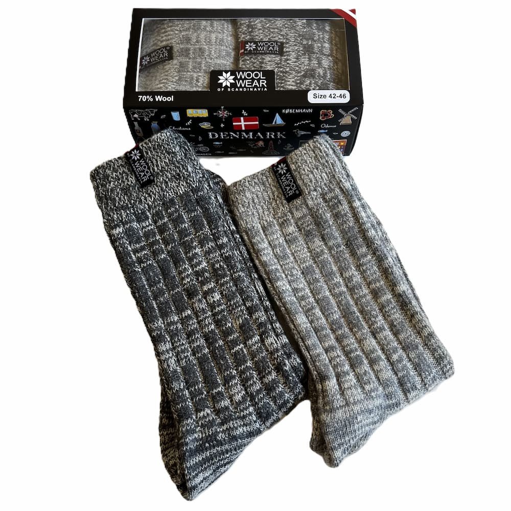 WeRChristmas Vorbeleuchtete Papier-Geschenkboxen – Set Mit 3 Boxen, 42 Warme LEDs, 15/20/26 Cm, Für Weihnachtsdeko Innen