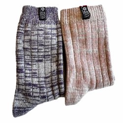 Zwei Paar weiche Stricksocken in einer schnen Geschenkbox