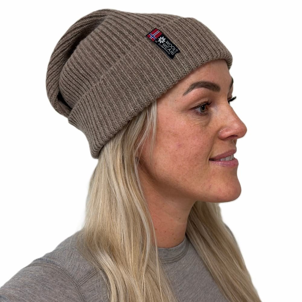Lang beanie i 100% superfine merinould, beige