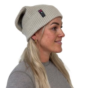 Lang beanie i 100% superfine merinould, ecru