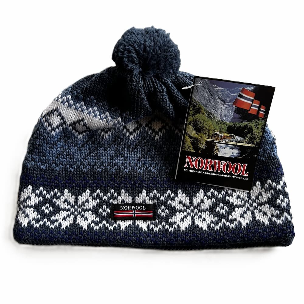Bl strikhue af 100% kamgarnsuld fra NORWOOL
