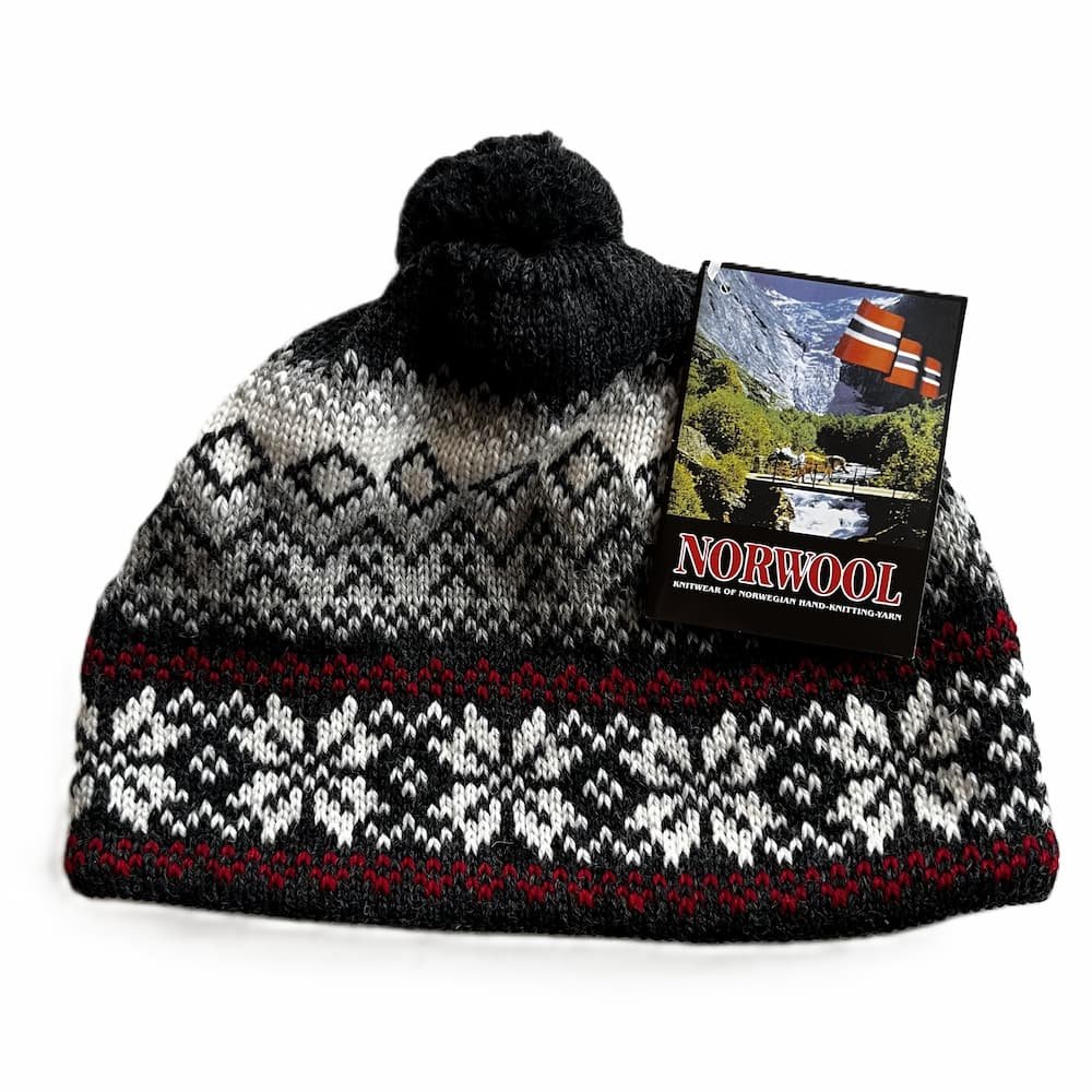 Koks/rd strikhue af 100% kamgarnsuld fra NORWOOL