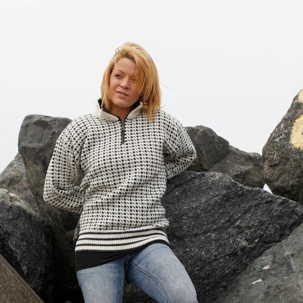Flot sweater i 100% ren ny uld frsk inspireret mnster