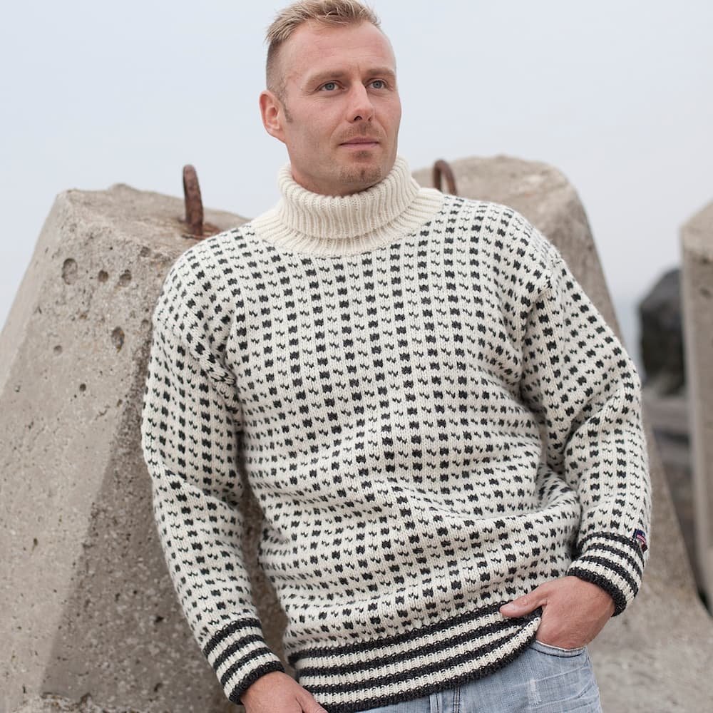 Klassisk rullekrave sweater i 100% ren uld med hj hals  