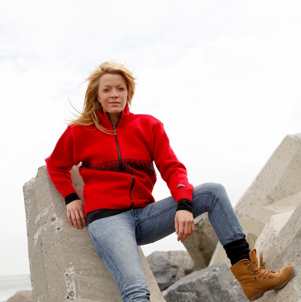 Norsk Strik Cardigan I Ren Uld Flot Rød Med Sort Mønster Xs = Str 36/38
