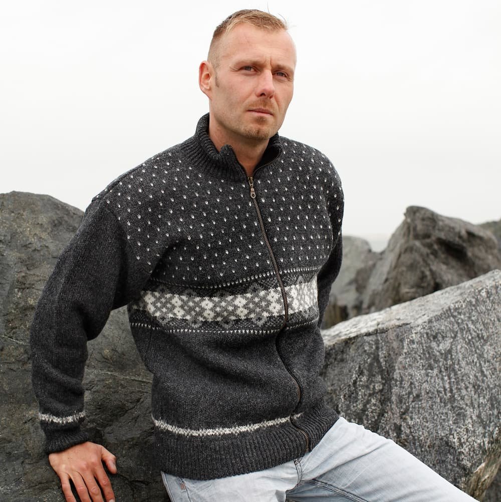 Varm cardigan af 100% ren norsk uld i flot design