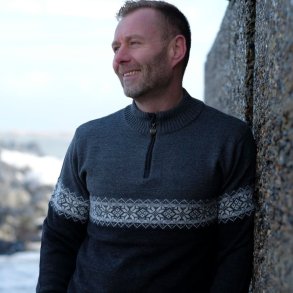 Flot tynd striksweater i 100% merinould 