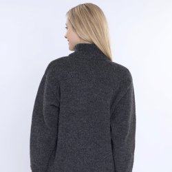 Klassisk norsk strik i 100% ren ny uld i koksgr til kvinder