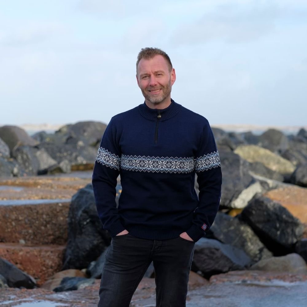 Klassisk norsk sweater i 100% merinould 