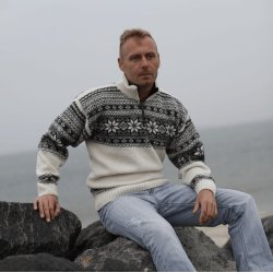 Klassisk norsk uldsweater i 100% ren ny uld med lynls i halsen