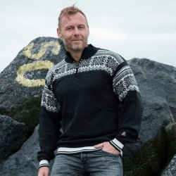 Norsk luksus striktrje i 100% fine merinould 