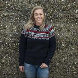 Norsk sweater i traditionelt mnster af 100% ren ny uld til kvinder