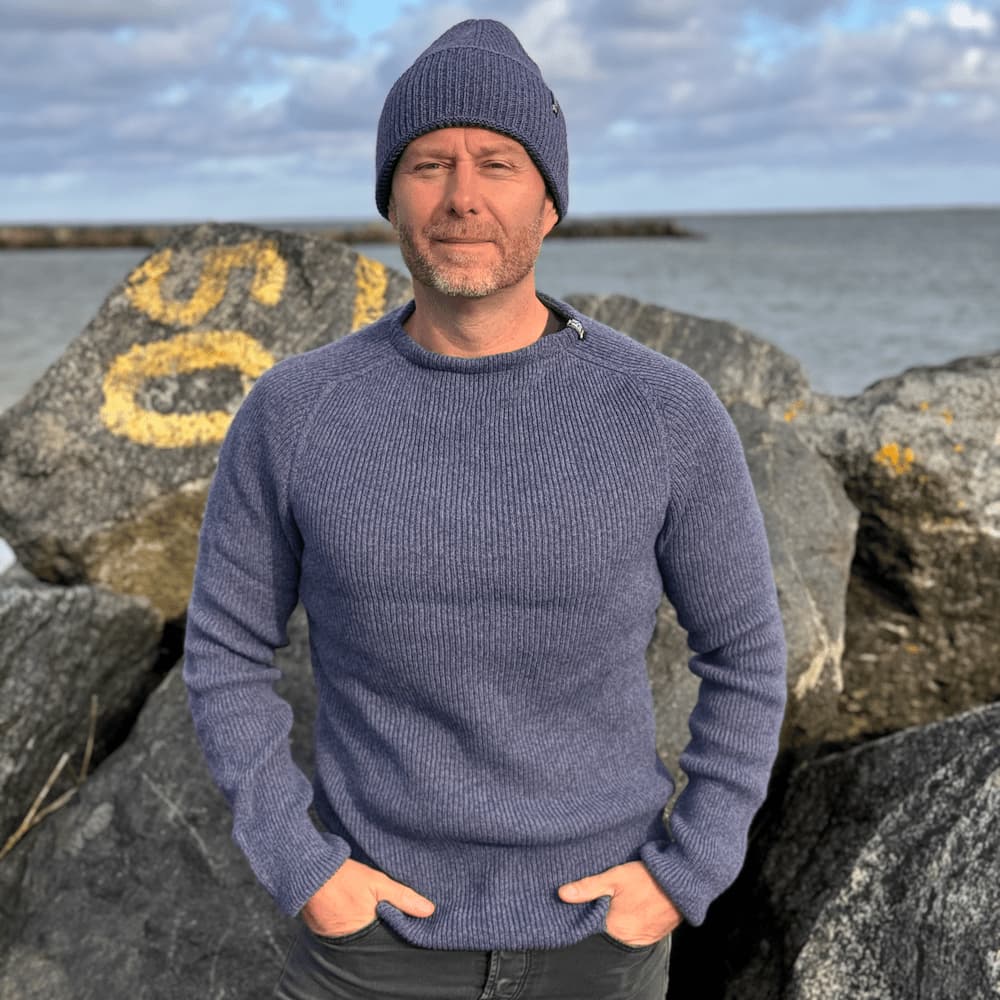 Flot Indigo Blå Jurmo Striktrøje I 100 Uld Fra Woolwear Of Scandinavia Xs