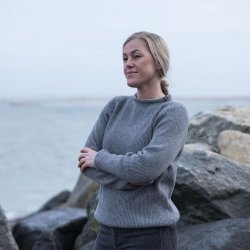 Flot gr� JURMO striktr�je i 100% uld til kvinder - Fra WOOLWEAR of Scandinavia