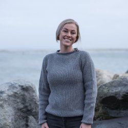 Flot gr� JURMO striktr�je i 100% uld til kvinder - Fra WOOLWEAR of Scandinavia