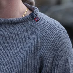 Flot gr� JURMO striktr�je i 100% uld til kvinder - Fra WOOLWEAR of Scandinavia