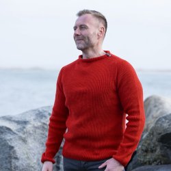 Flot rd JURMO striktrje i 100% uld til manden - Fra WOOLWEAR of Scandinavia