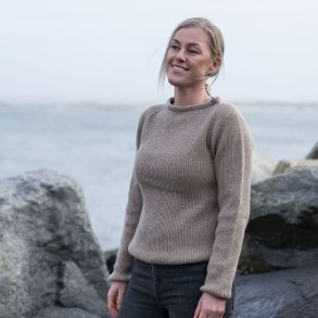 Klassisk beige - JURMO striktrje i 100 % uld til kvinder - Fra WOOLWEAR of Scandinavia