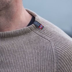 Klassisk beige - JURMO striktrje i 100% uld til mnd - Fra WOOLWEAR of Scandinavia