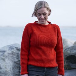 Lkker rd JURMO striktrje i 100% uld til kvinder - Fra WOOLWEAR of Scandinavia