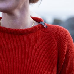 Lkker rd JURMO striktrje i 100% uld til kvinder - Fra WOOLWEAR of Scandinavia