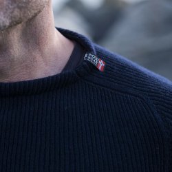 Navy bl JURMO striktrje i 100% uld til manden - Fra WOOLWEAR of Scandinavia