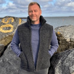 Lkker og bld vest i 100% merinould.