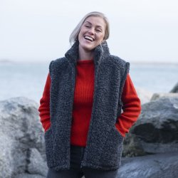 Smart vest med htte i 100% merinould.